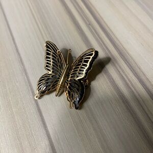 Gold Tone Fluttery Butterfly brooch NWOT